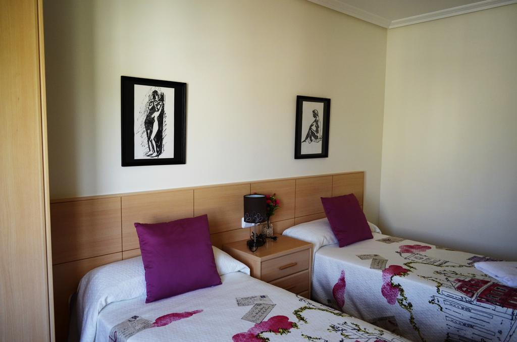 Pension Ostadar Los Arcos Room photo