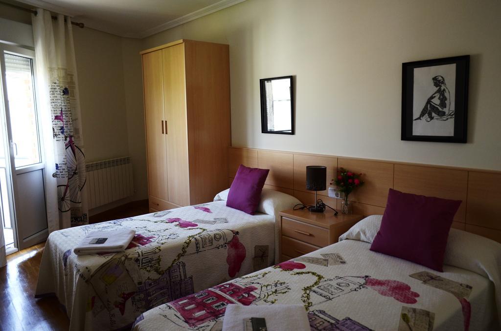 Pension Ostadar Los Arcos Room photo